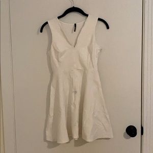 🦄$5 bundle Lulu’s white skater dress